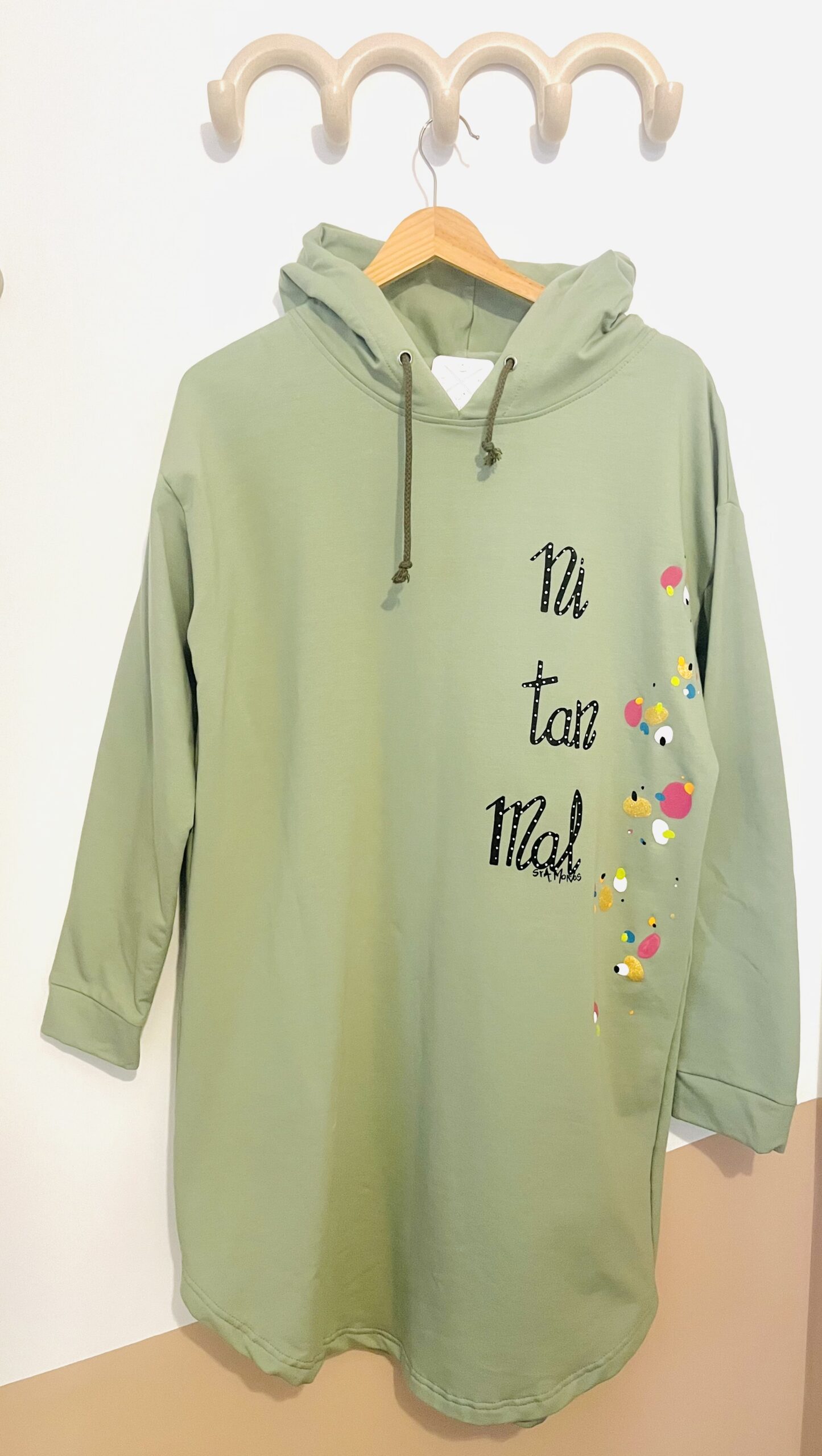 sudadera tempestad ni tan mal verde detalle