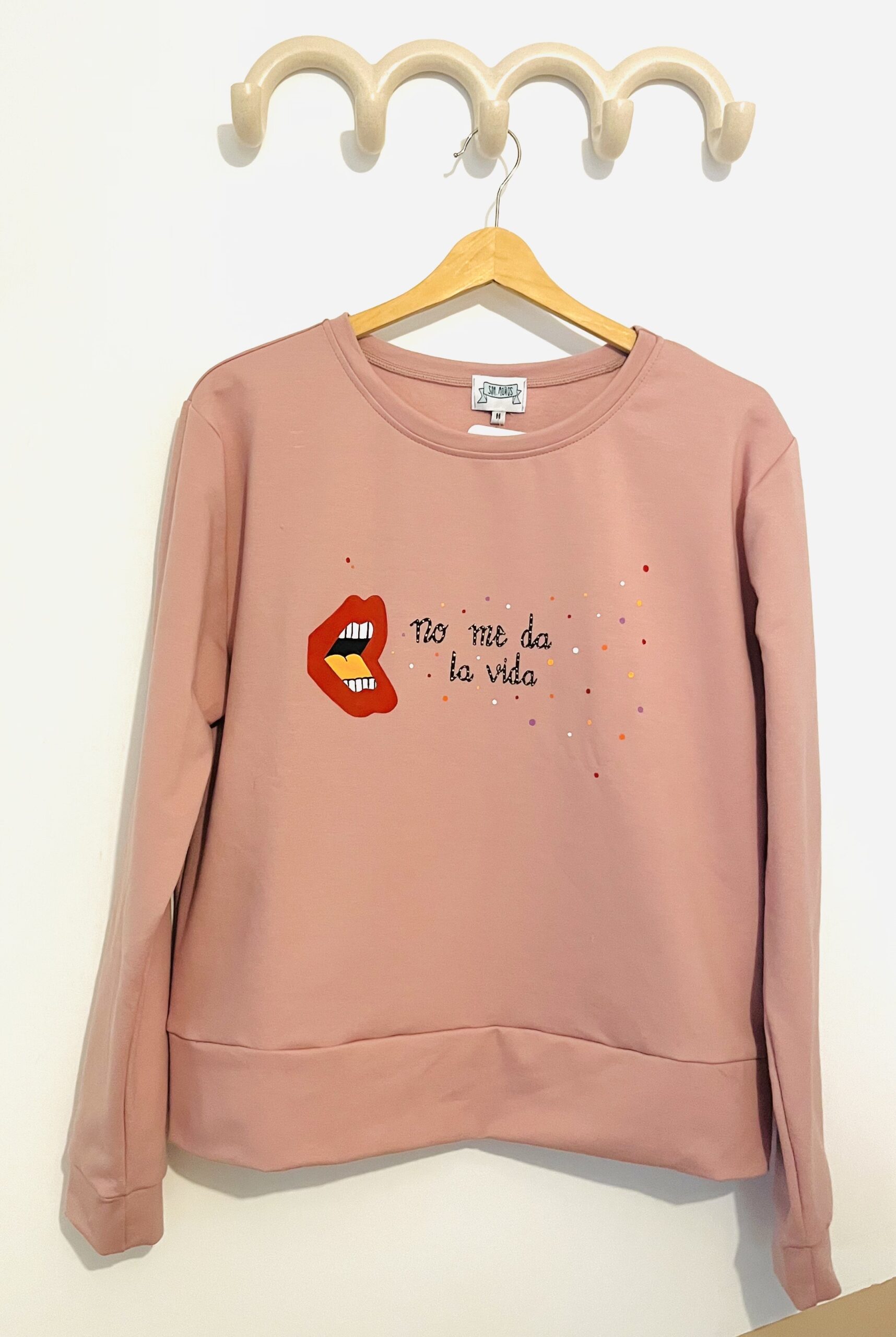 sudadera viento no me da la vida rosa