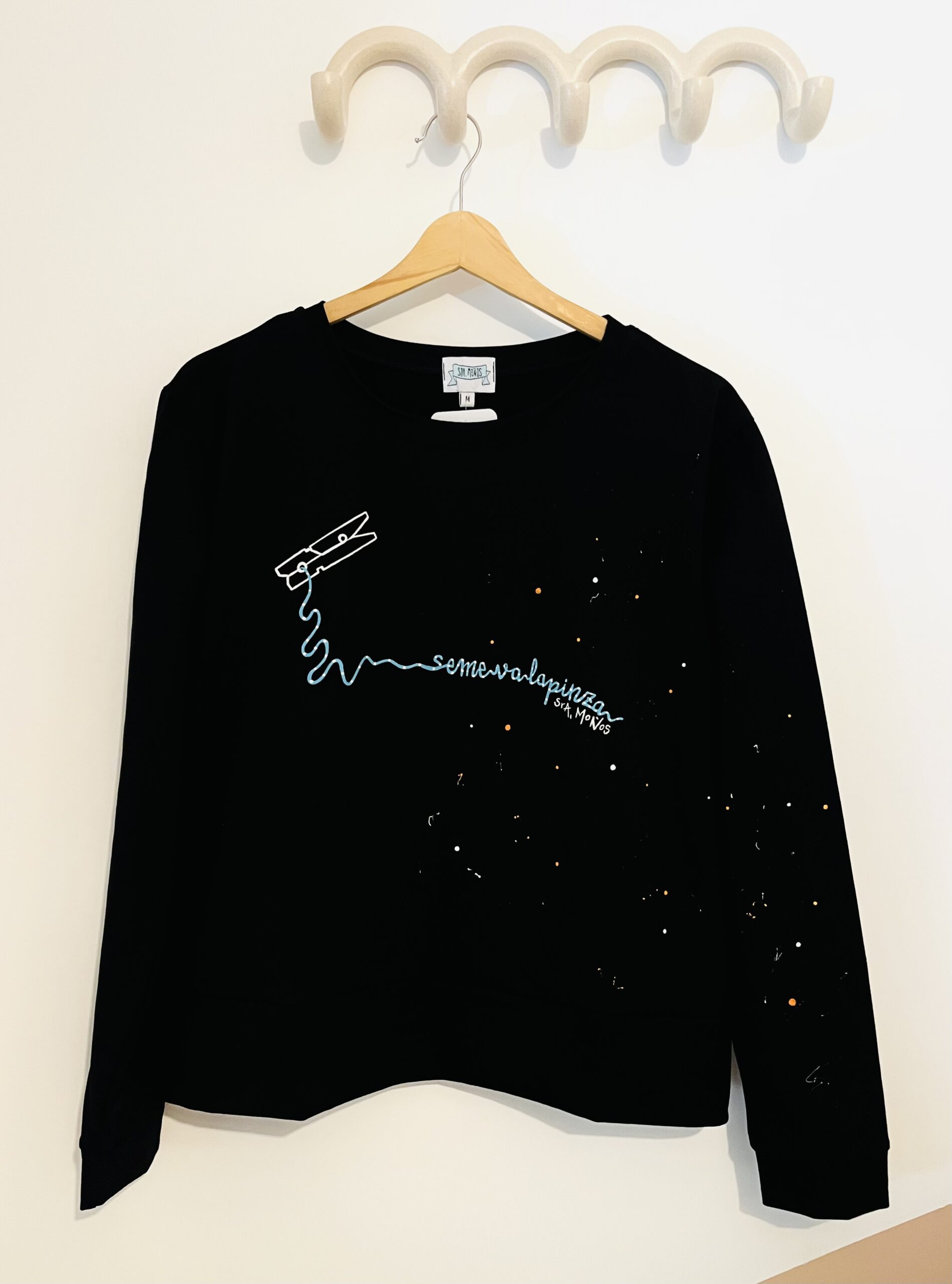 sudadera viento se me va la pinza negro