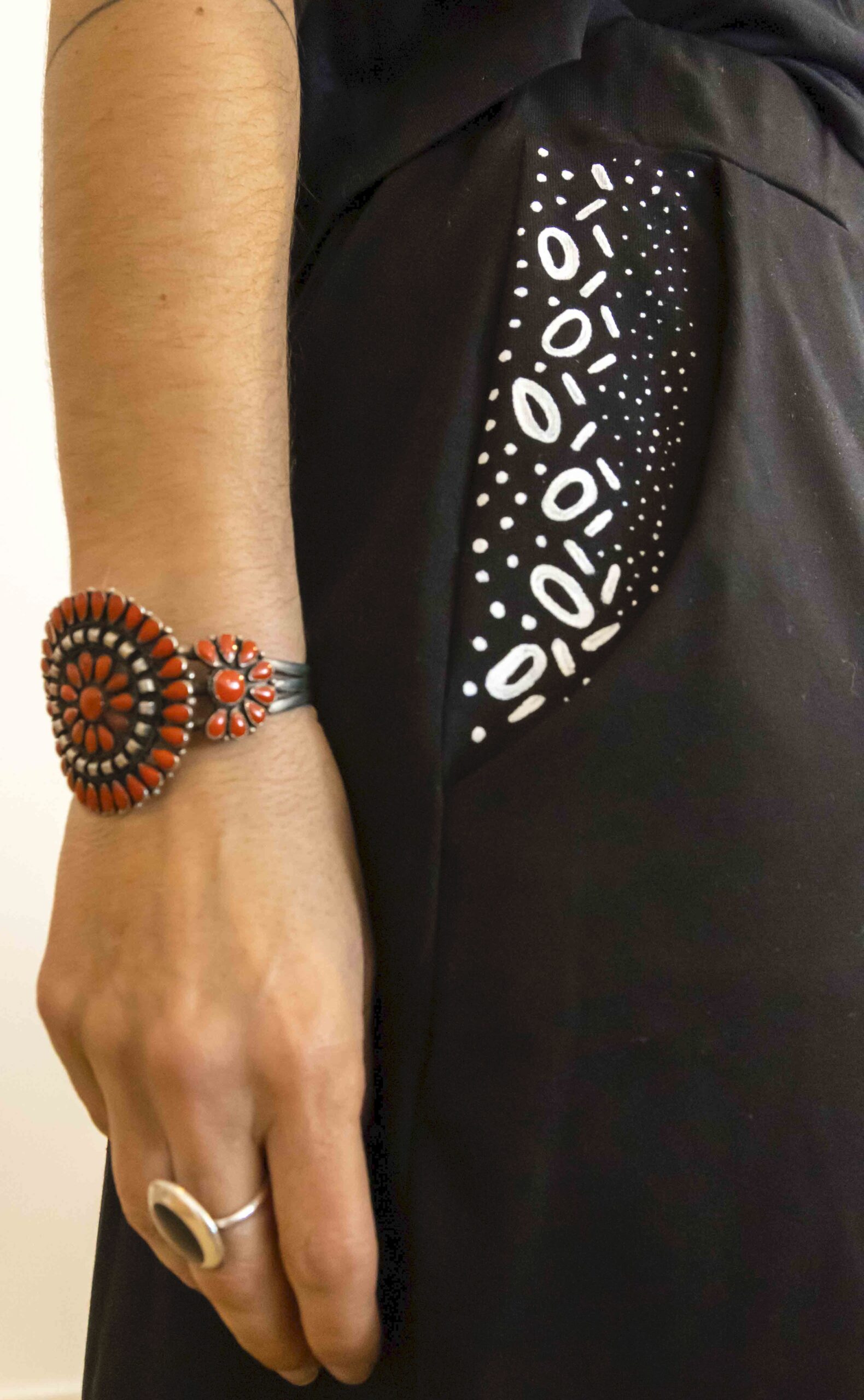 falda negra detalle bolsillo